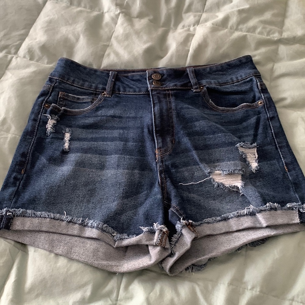 Vanilla Star NWOT Midrise Distressed and Frayed Cuff Hem Size 31/13